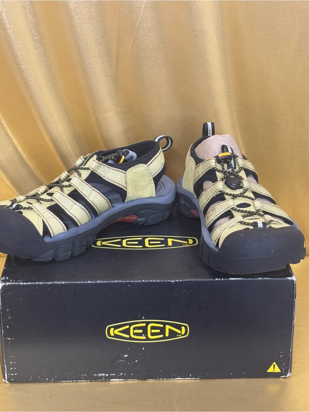 NIB KEEN Newport H2 Waterproof Sandals - Kiwi/Madder Brown (US 8.5 / EU 39)